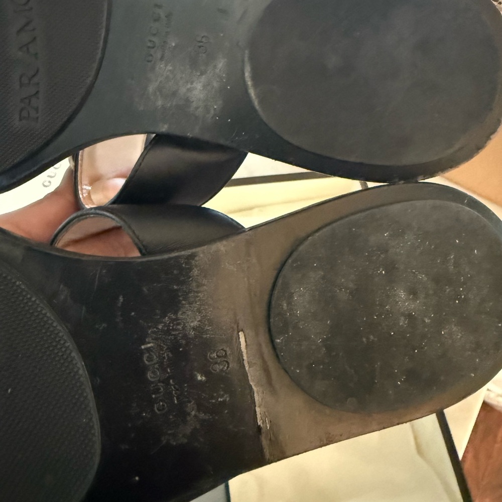 Gucci Black Leather Sandals with Gold Accent - Picture 5 of 8